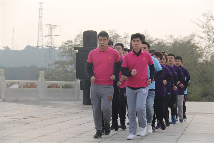 pp电子新闻：“不忘初心，，，，，，继续前进”