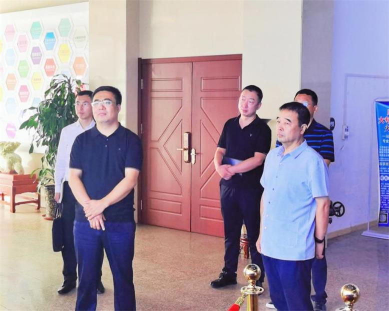 辽阳市白塔区委书记缪万举莅临pp电子信息调研指导